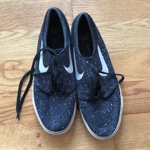 Size 11 Galaxy Nike’s